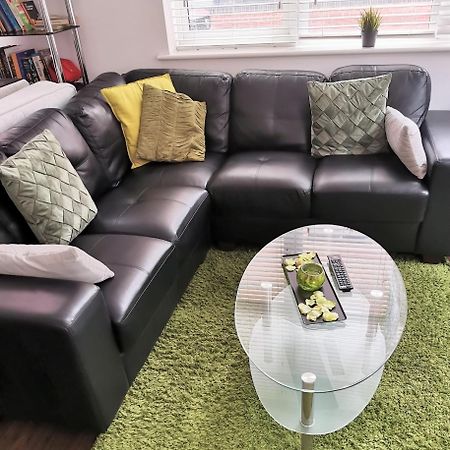 J Quarter - Sleeps 5 Long Term & Families Comfortably, 4 Beds, 2 Bathrooms Birmingham Eksteriør bilde