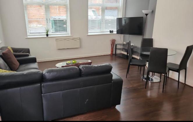 J Quarter - Sleeps 5 Long Term & Families Comfortably, 4 Beds, 2 Bathrooms Birmingham Eksteriør bilde