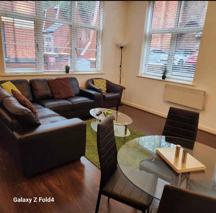 J Quarter - Sleeps 5 Long Term & Families Comfortably, 4 Beds, 2 Bathrooms Birmingham Eksteriør bilde
