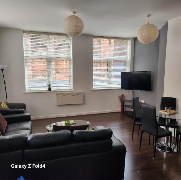 J Quarter - Sleeps 5 Long Term & Families Comfortably, 4 Beds, 2 Bathrooms Birmingham Eksteriør bilde