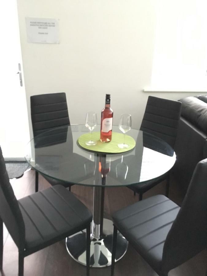 J Quarter - Sleeps 5 Long Term & Families Comfortably, 4 Beds, 2 Bathrooms Birmingham Eksteriør bilde